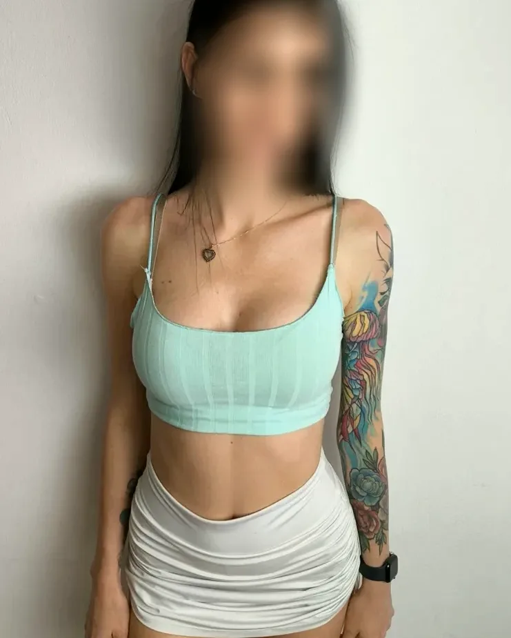 Nadine, 28